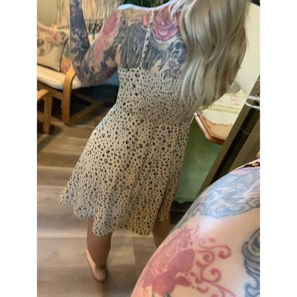 Size 8, Sunday Best, nude leopard print dress 🐆 - Picture 3 of 13
